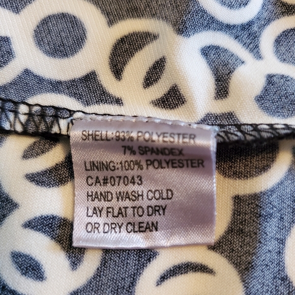 Selling Beautiful Women's Vintage Style Black & White Sleeveless Dress - Picture 10 of 10